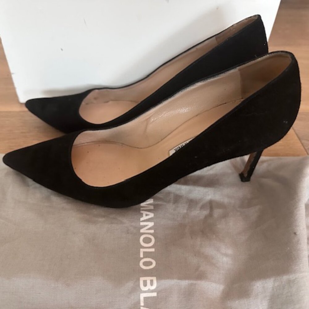 MANOLO BLAHNIK Black Suede Shoes Size 38.5 (US 7.5)